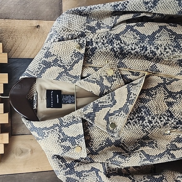 Doncaster collection 100% leather moto jacket. Size 8 - Picture 2 of 12